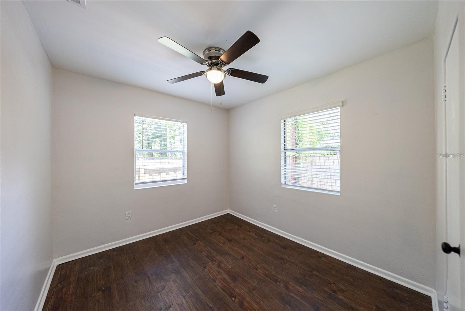 Image 6 of 23 For 1115 Mills Avenue