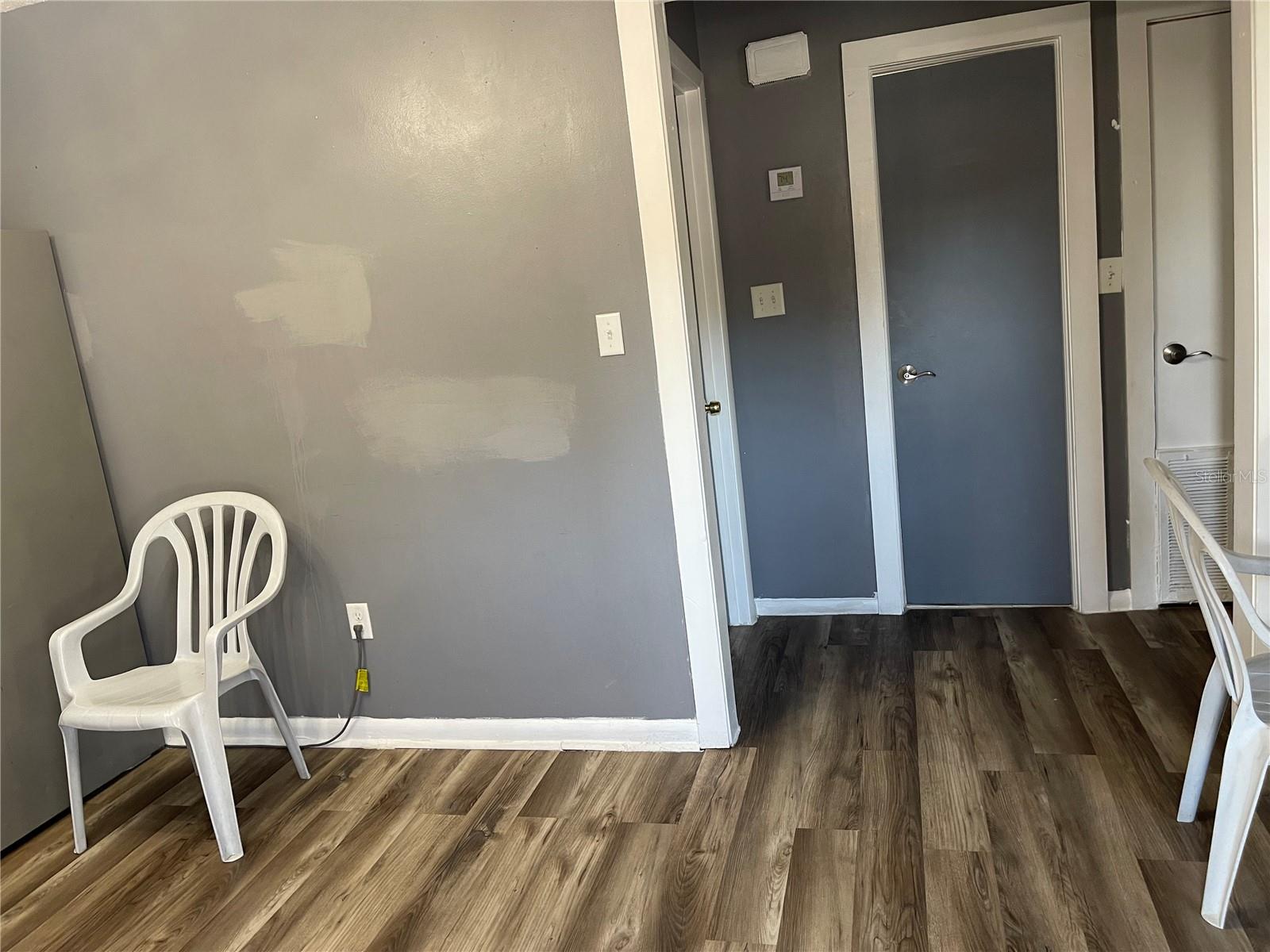 Image 6 of 10 For 1135 Holden Avenue