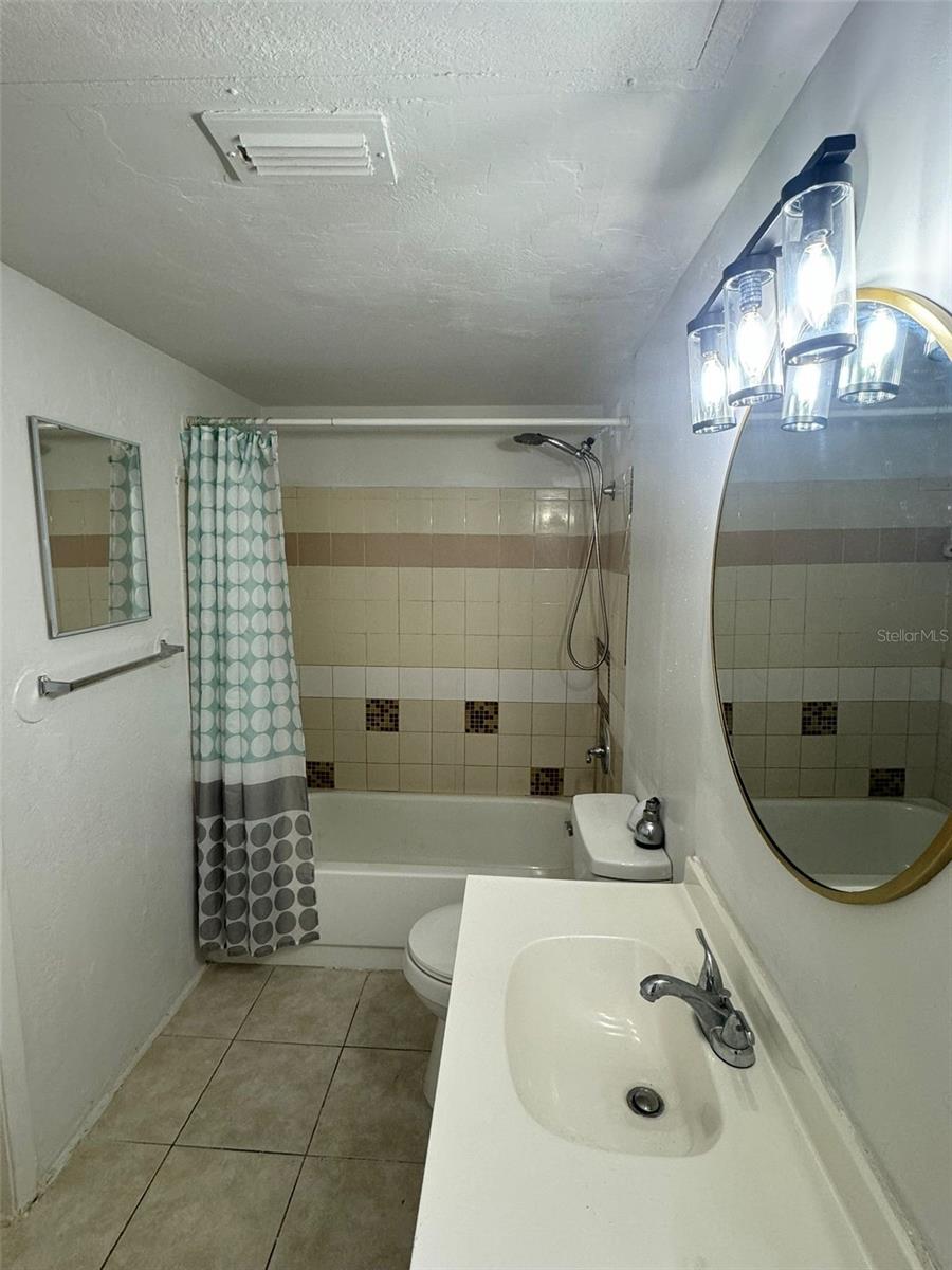 Image 9 of 14 For 1908 Lake Atriums Circle 104