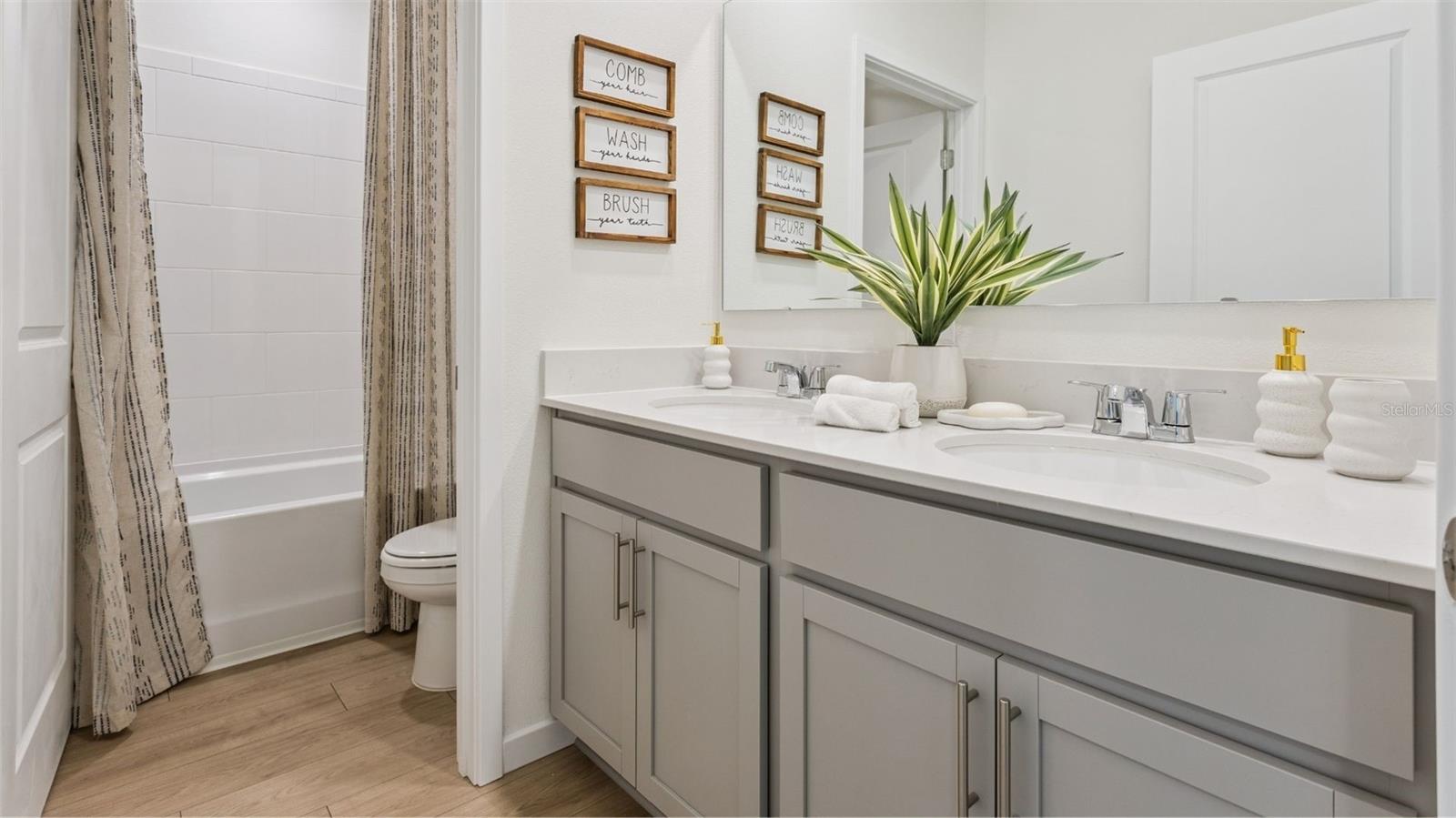 Image 20 of 24 For 5271 Hayloft Drive