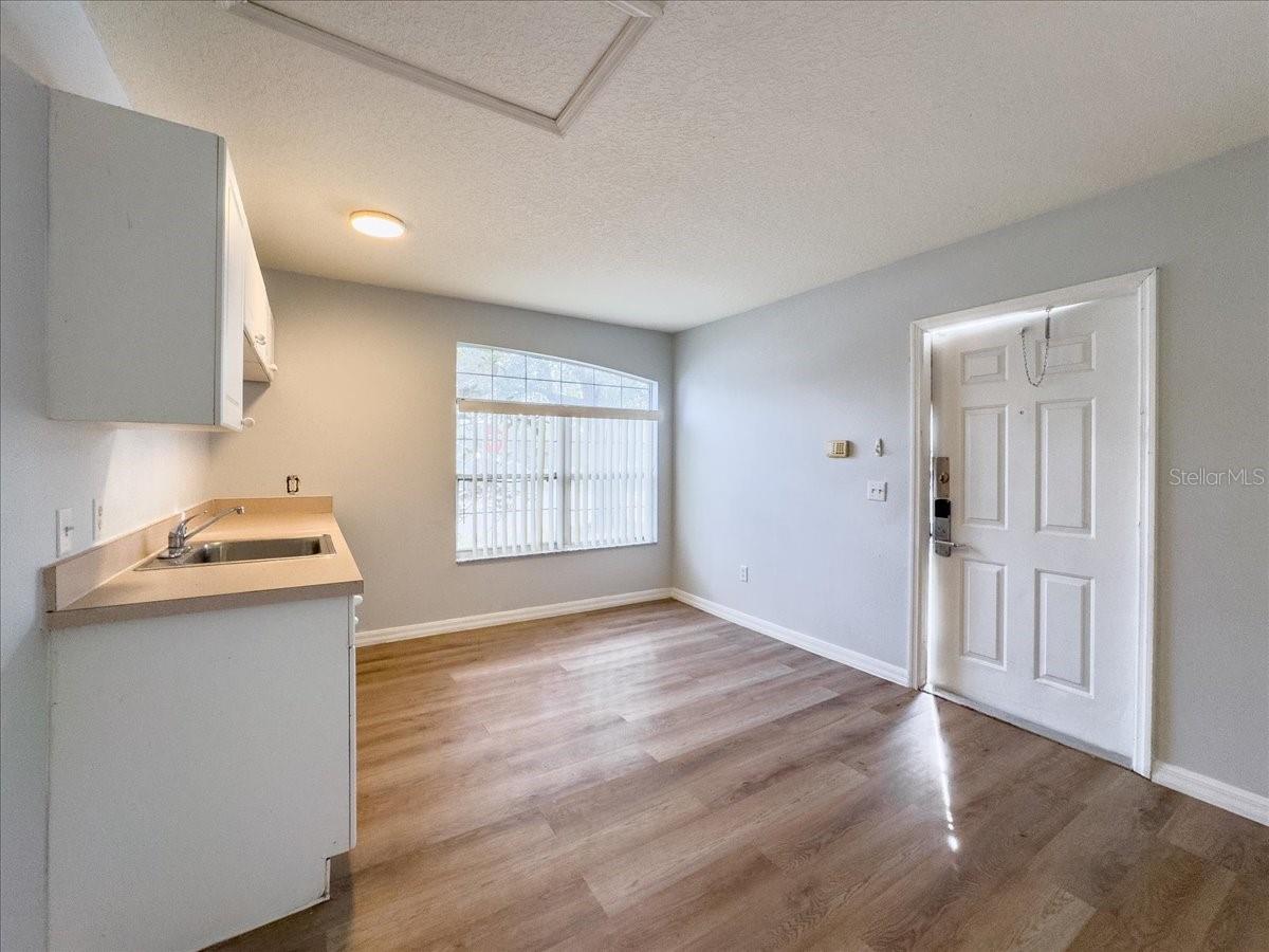 Image 4 of 13 For 102 Mango Drive Front Unit