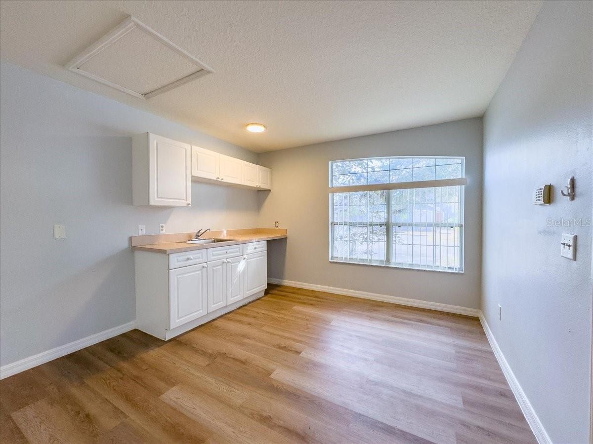 Image 5 of 13 For 102 Mango Drive Front Unit