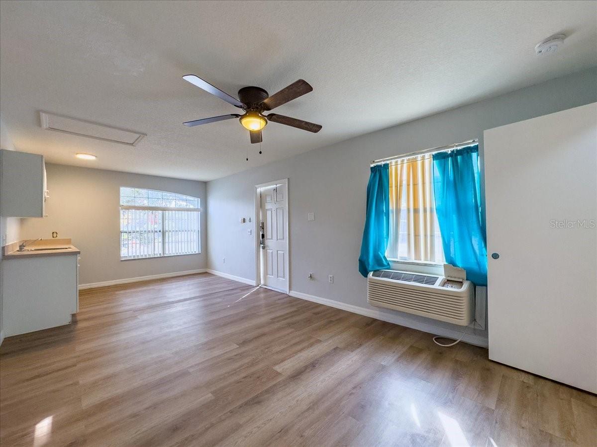 Image 8 of 13 For 102 Mango Drive Front Unit