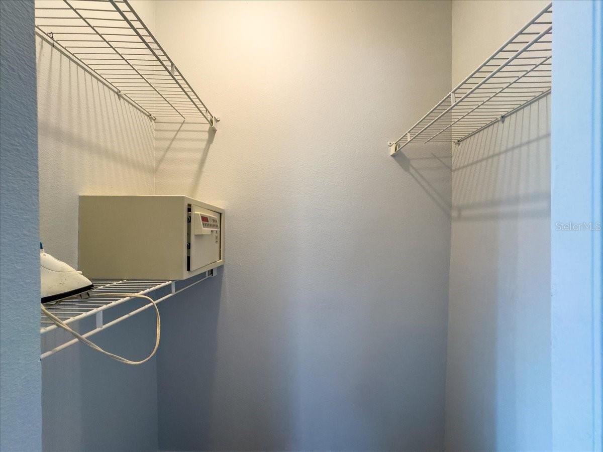 Image 9 of 13 For 102 Mango Drive Front Unit