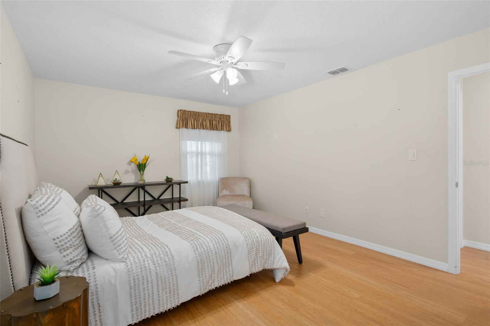 Image 22 of 33 For 476 Homer Avenue