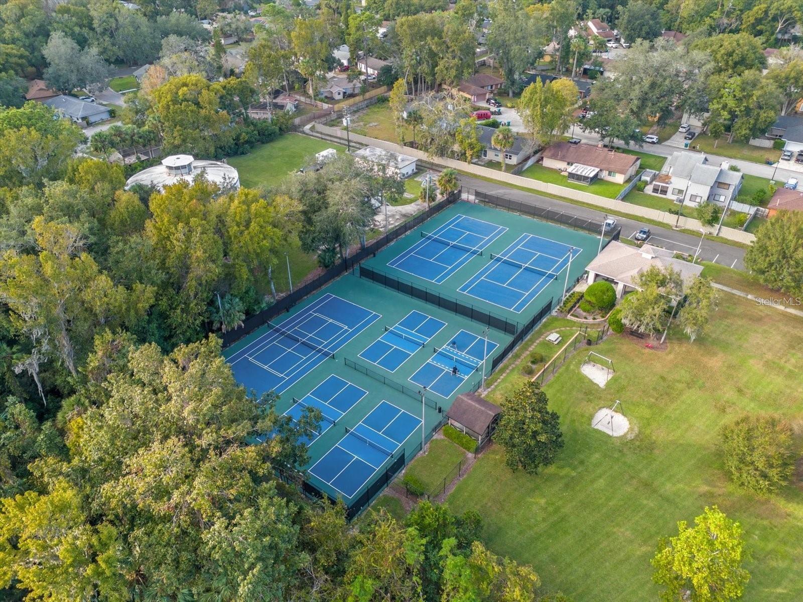 Image 17 of 28 For 429 Sheoah Boulevard 12