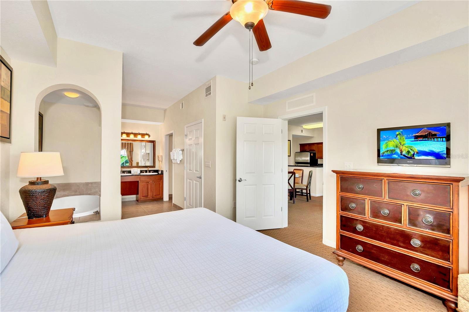 Image 15 of 25 For 8113 Resort Village Drive 4405