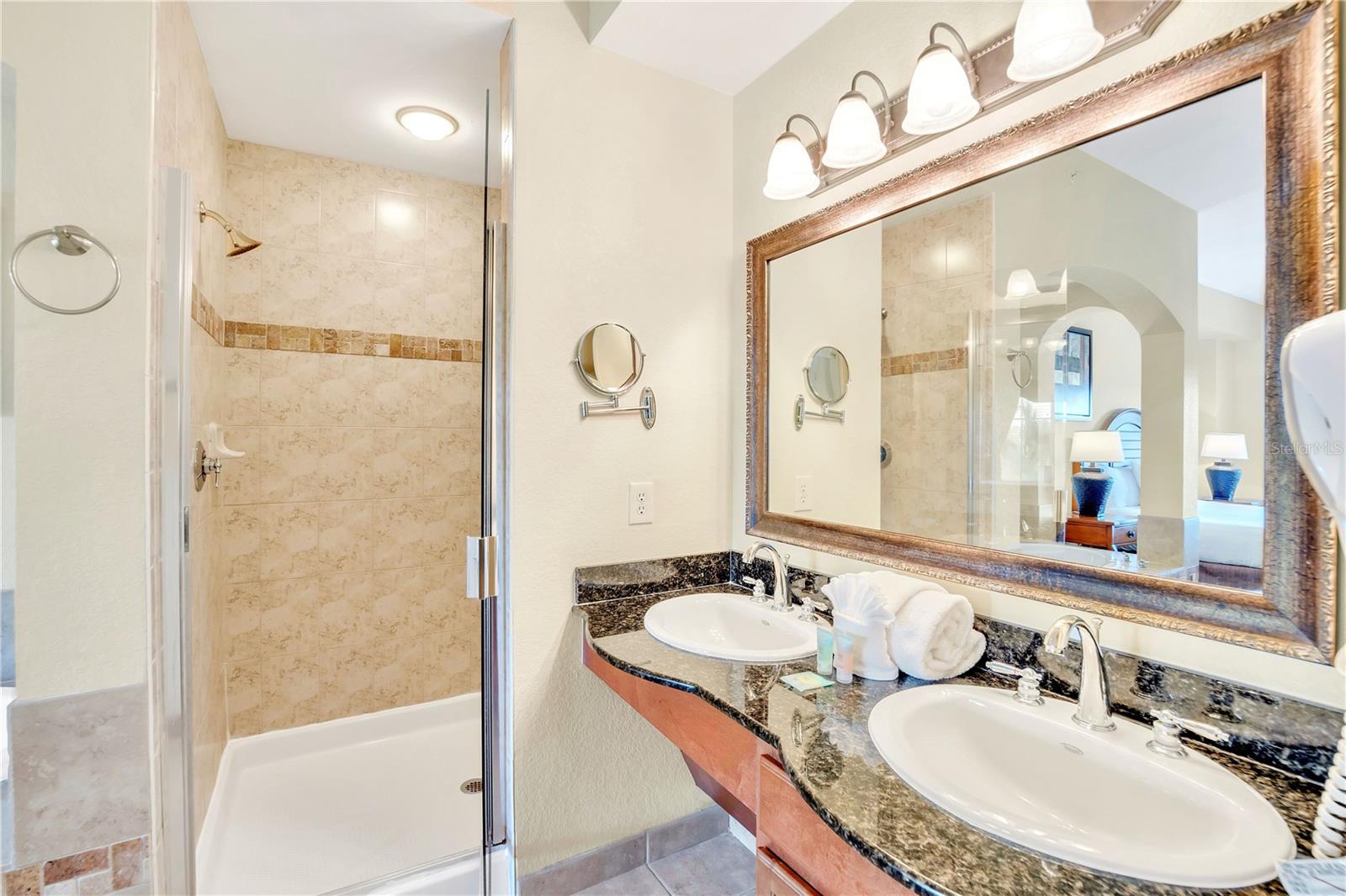 Image 17 of 25 For 8113 Resort Village Drive 4405