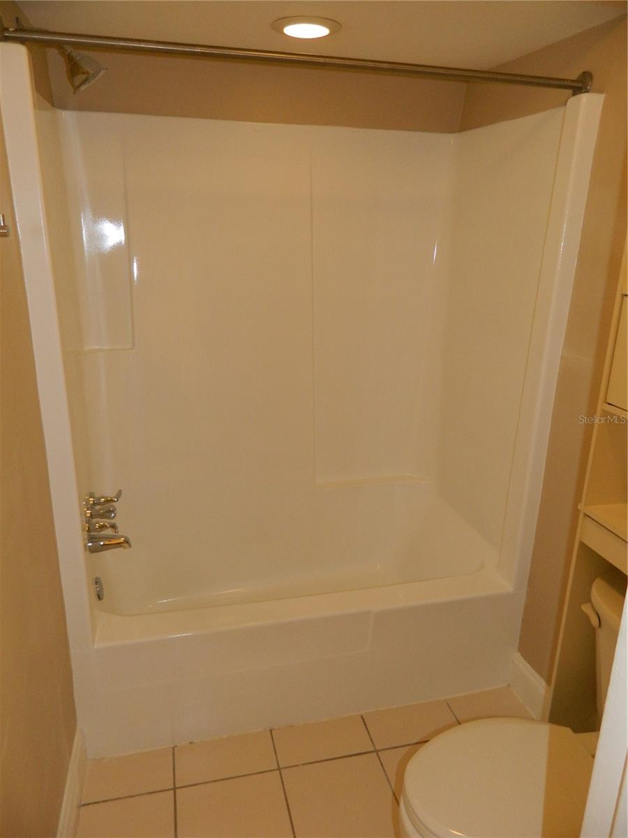 Image 21 of 24 For 302 Cherokee Court G