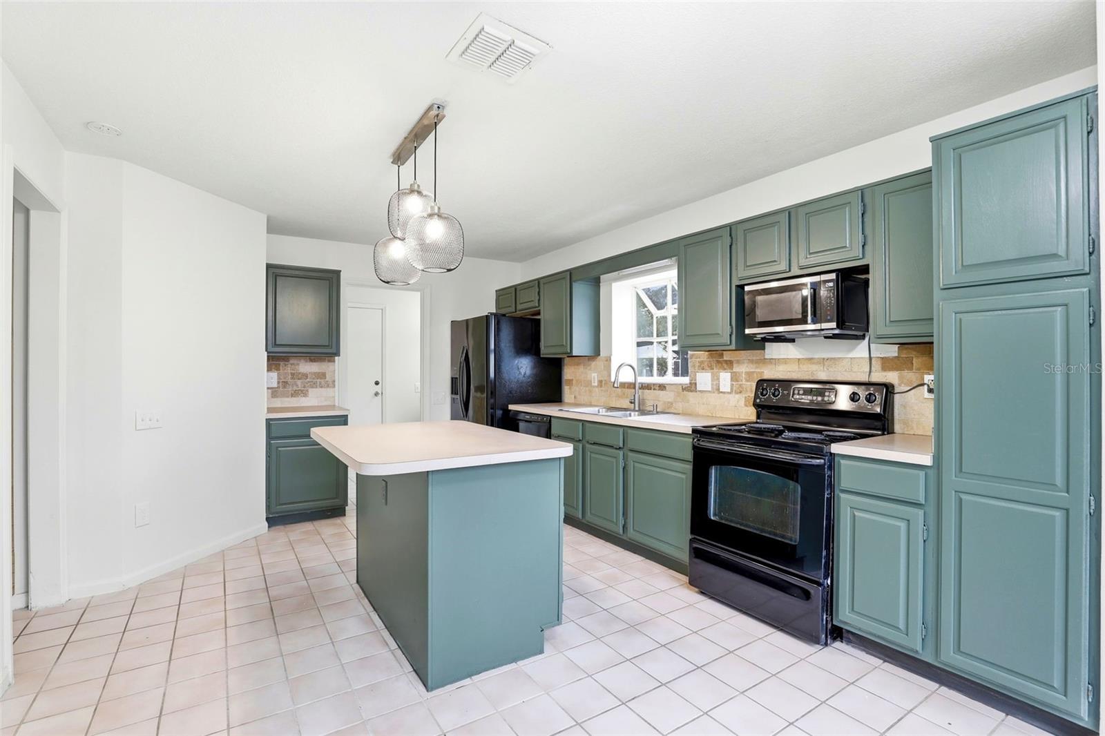 Image 17 of 52 For 3641 Idle Hour Drive