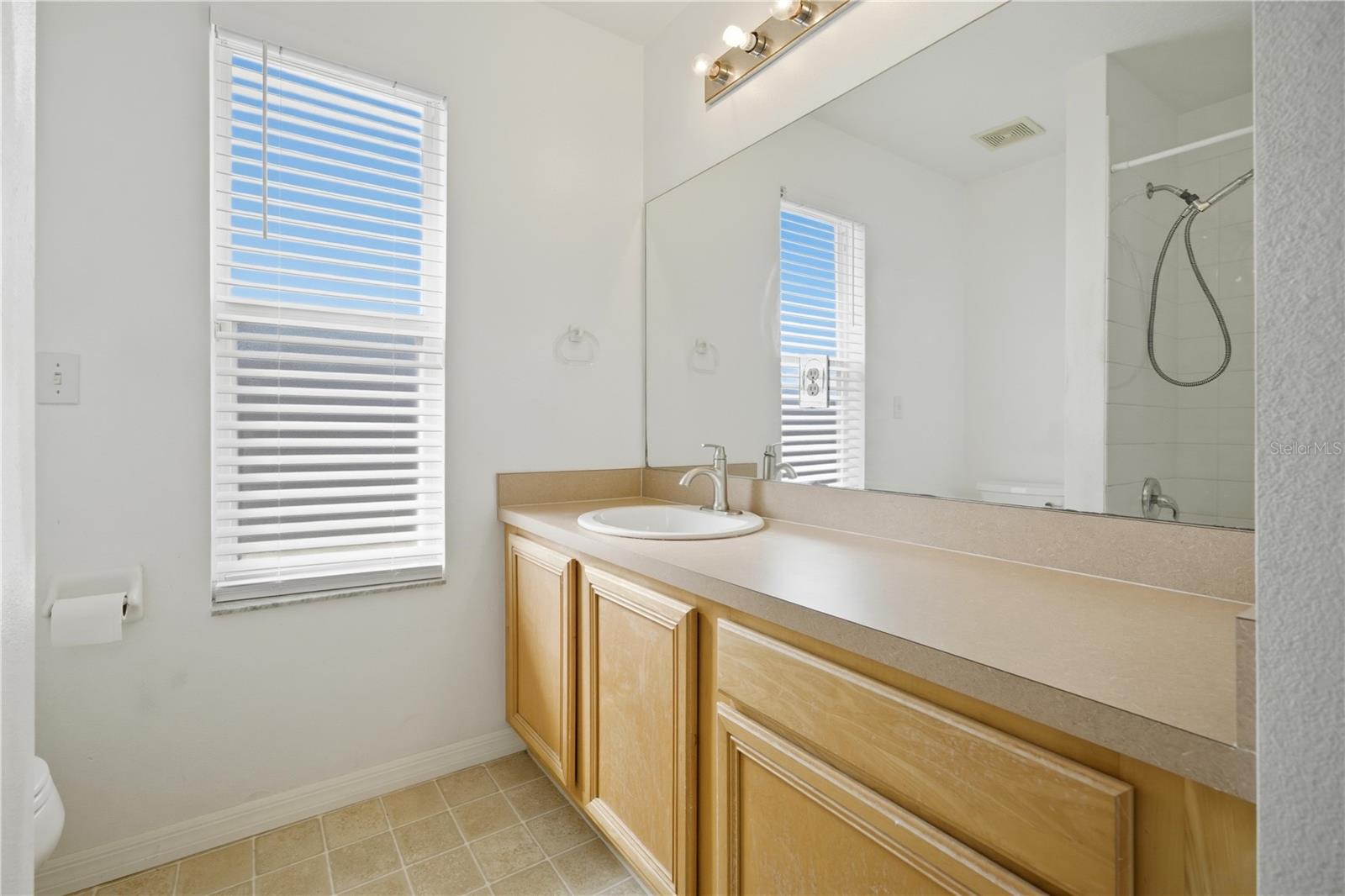 Image 22 of 55 For 632 Blenheim Loop