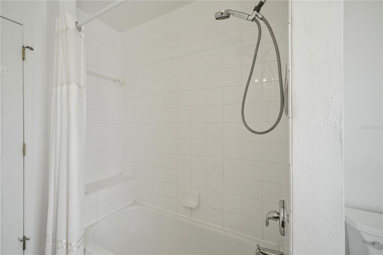 Image 23 of 55 For 632 Blenheim Loop