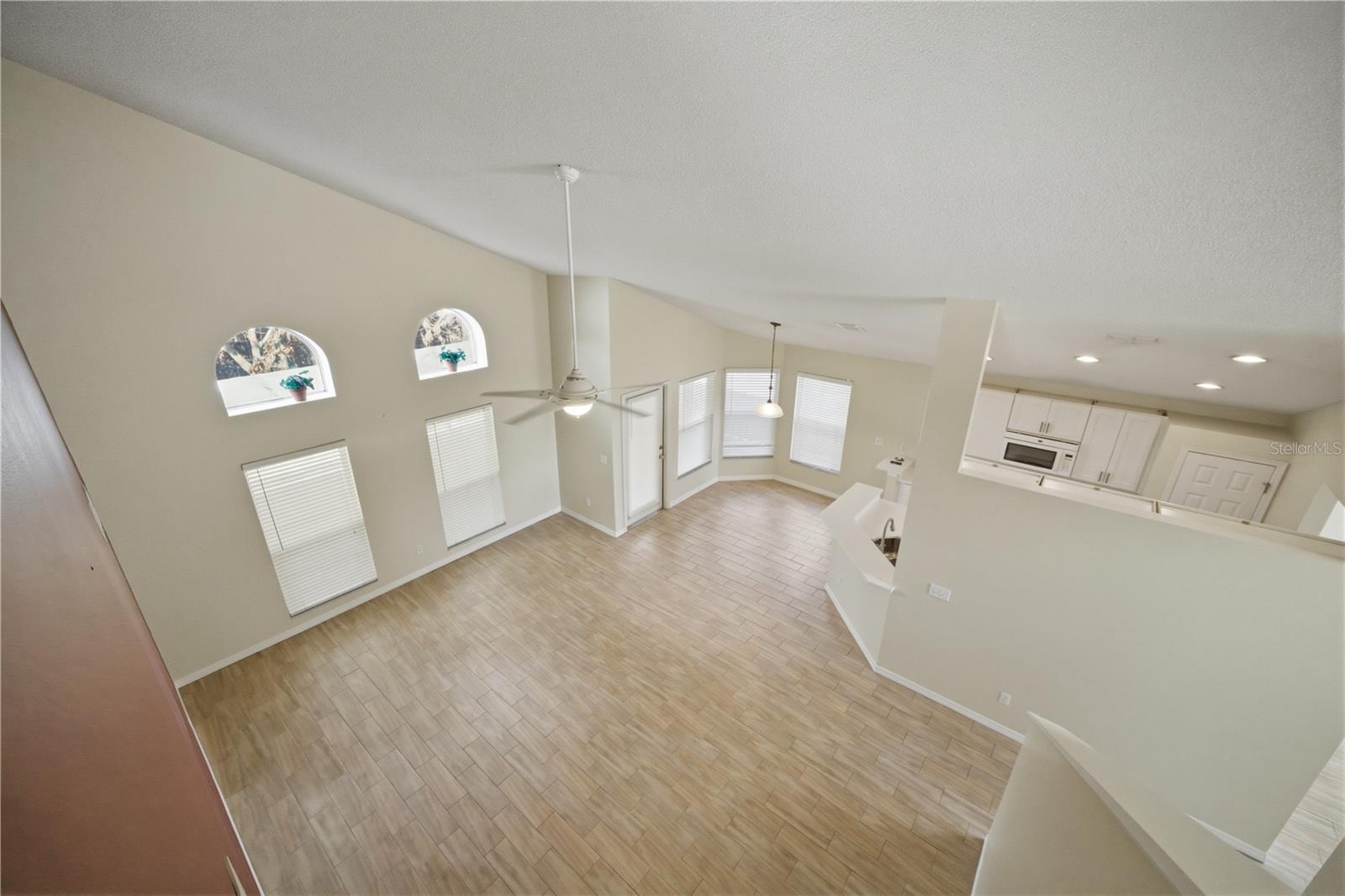 Image 27 of 55 For 632 Blenheim Loop