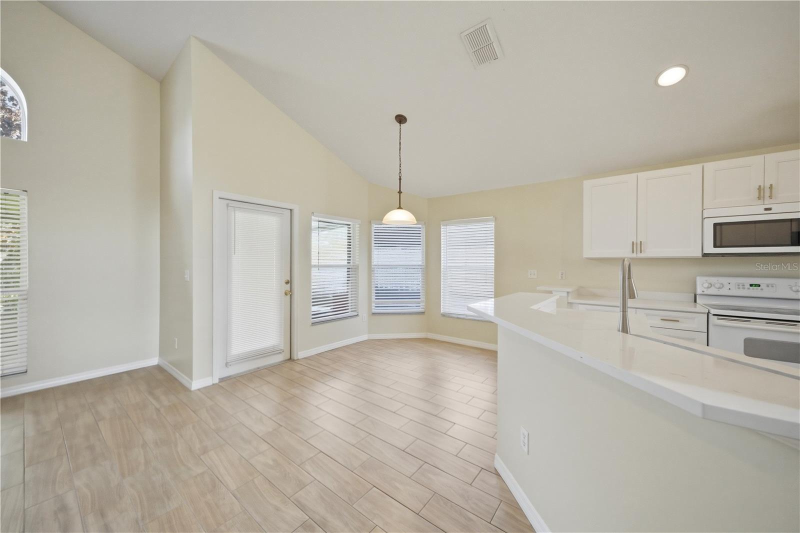 Image 33 of 55 For 632 Blenheim Loop