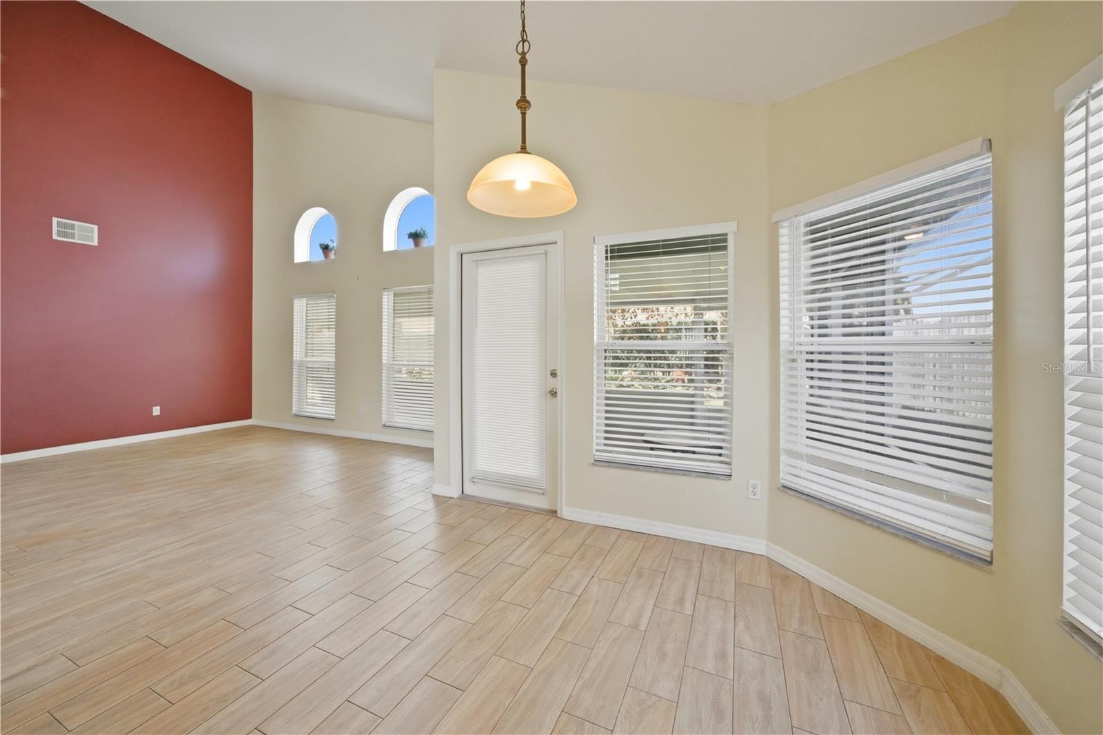 Image 39 of 55 For 632 Blenheim Loop