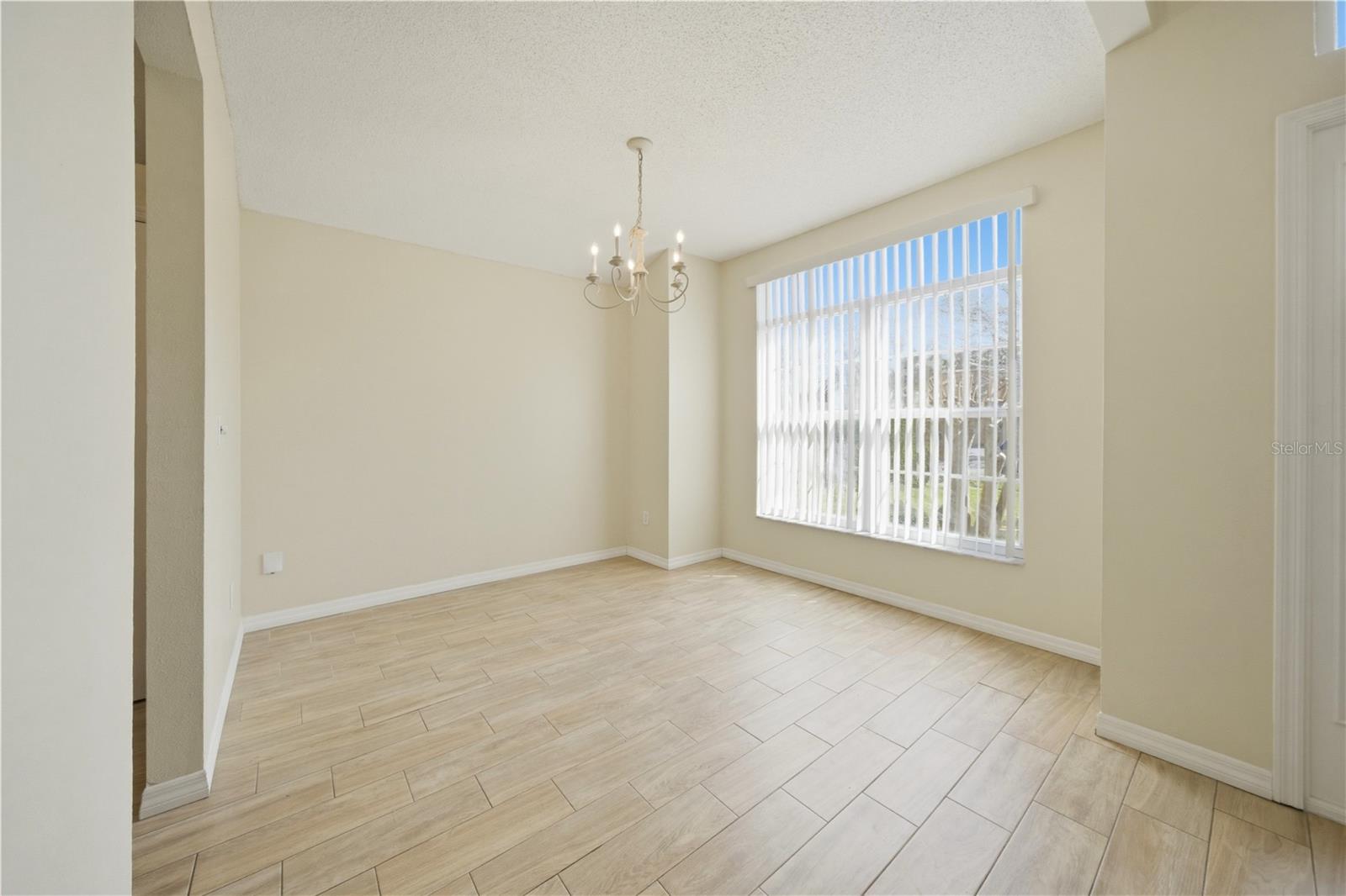 Image 41 of 55 For 632 Blenheim Loop