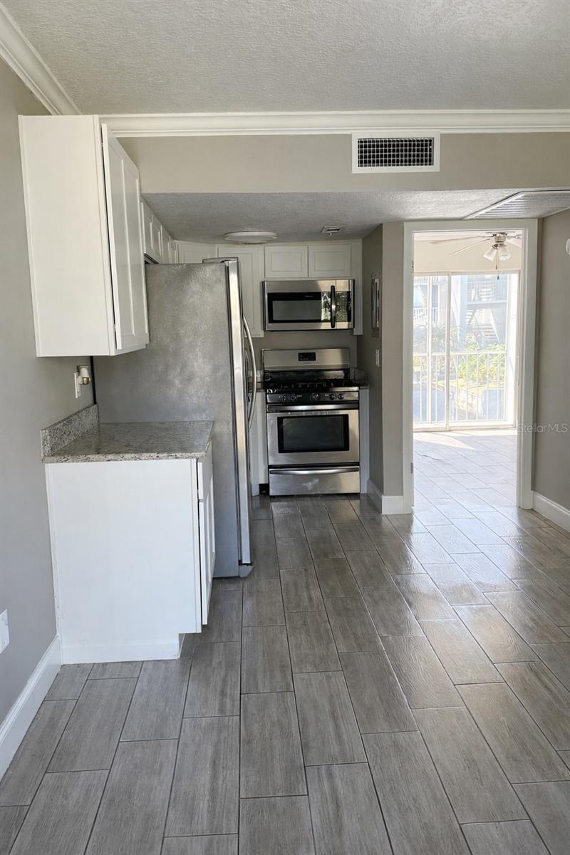 Image 3 of 11 For 129 Blue Point Way 230