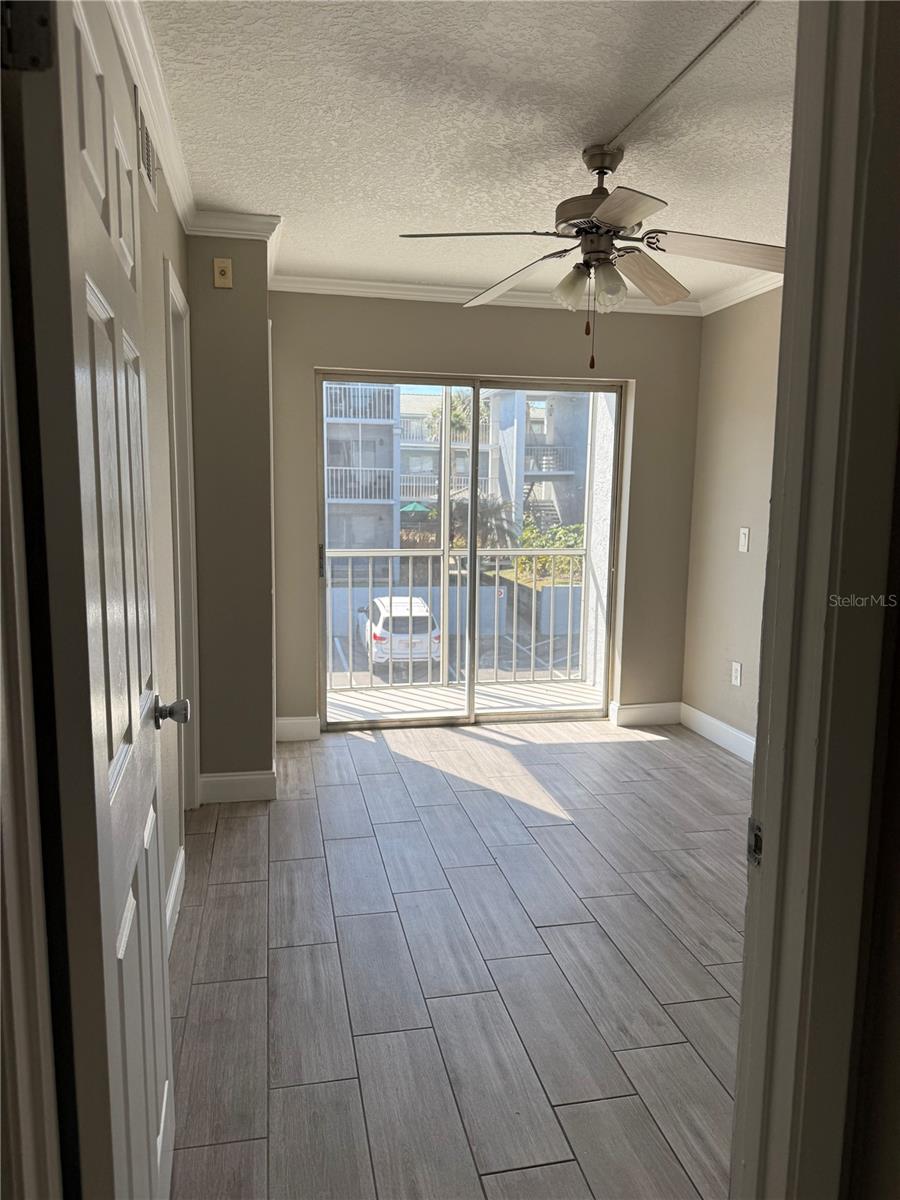 Image 5 of 11 For 129 Blue Point Way 230