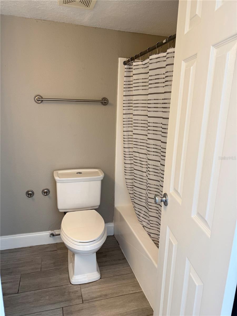 Image 7 of 11 For 129 Blue Point Way 230