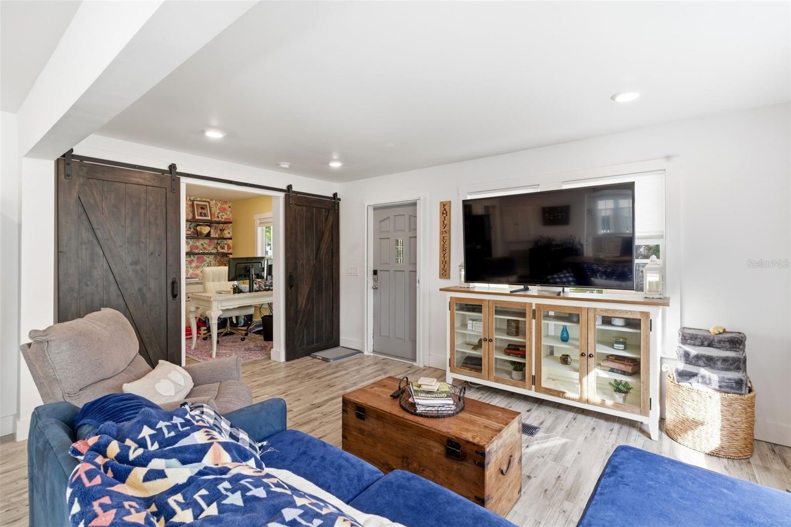 Image 11 of 48 For 301 Oak Avenue