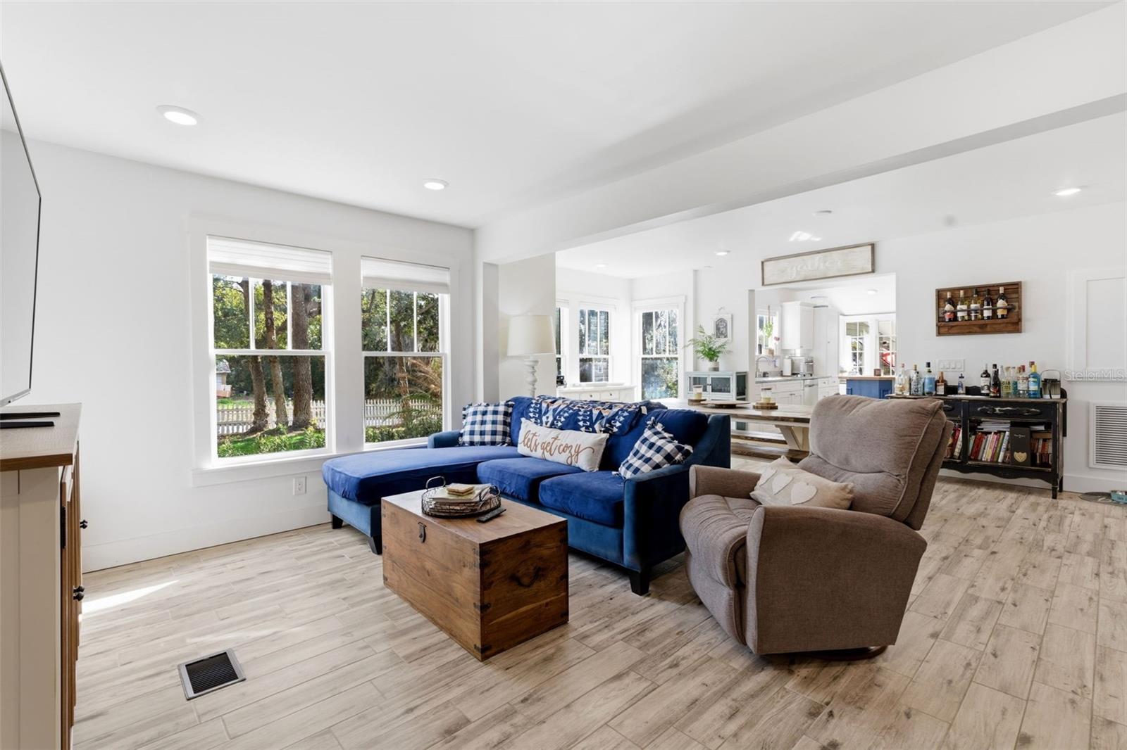 Image 17 of 48 For 301 Oak Avenue