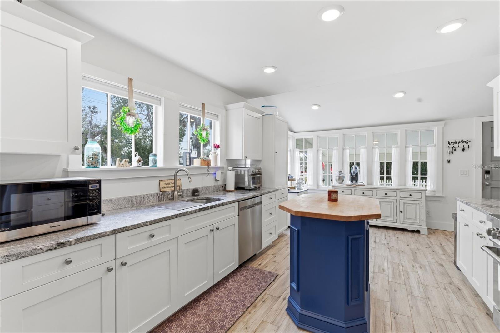 Image 23 of 48 For 301 Oak Avenue