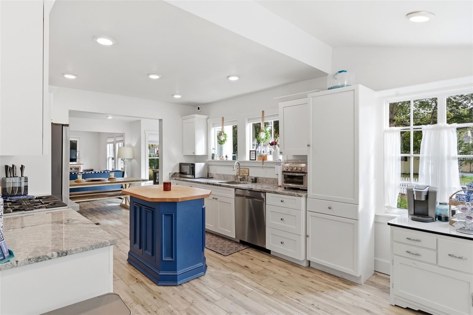 Image 24 of 48 For 301 Oak Avenue