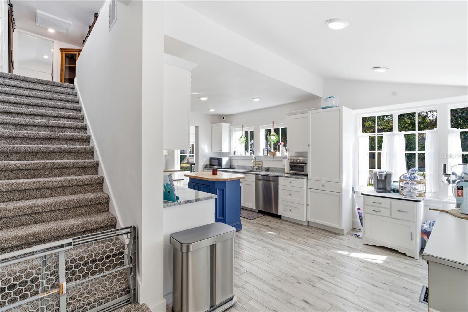 Image 26 of 48 For 301 Oak Avenue