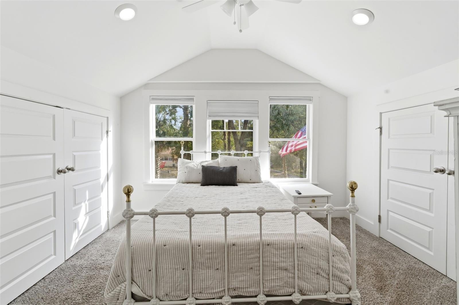 Image 30 of 48 For 301 Oak Avenue