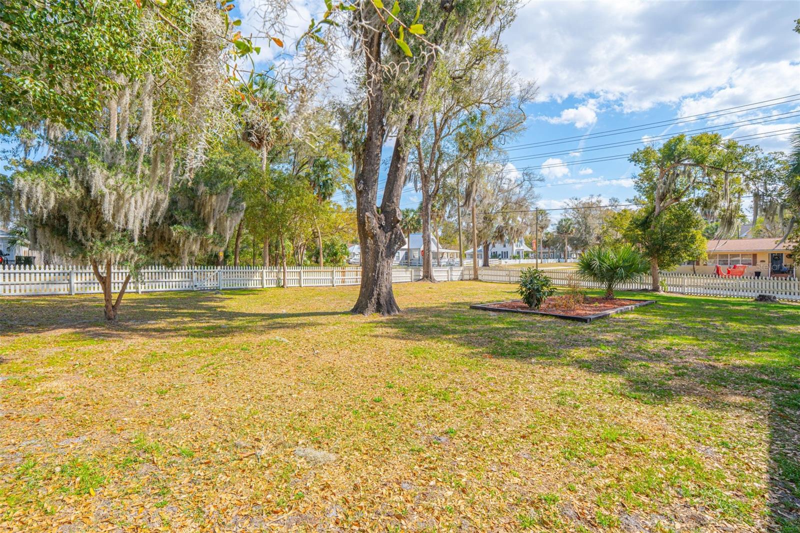 Image 34 of 48 For 301 Oak Avenue