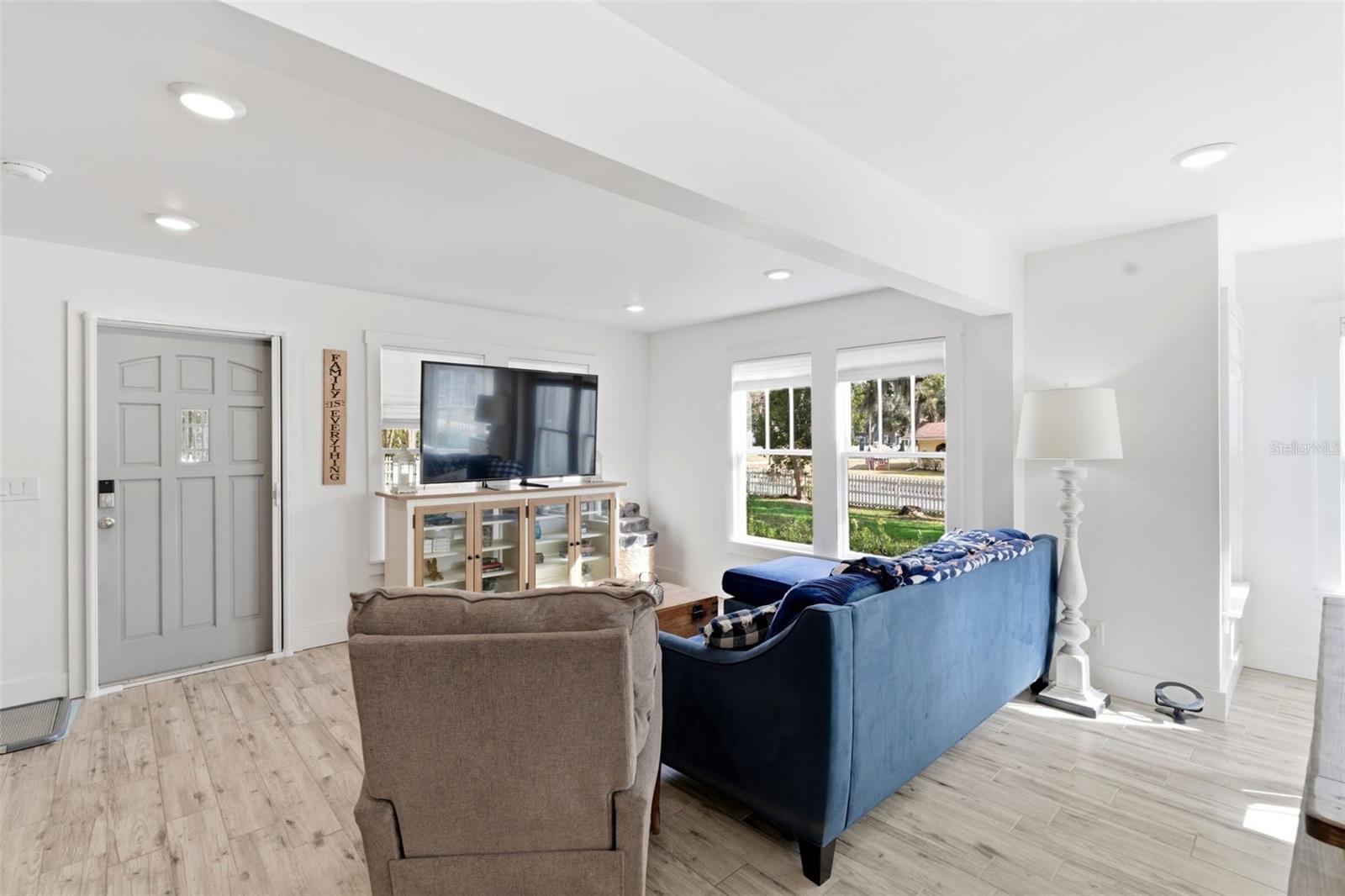 Image 9 of 48 For 301 Oak Avenue