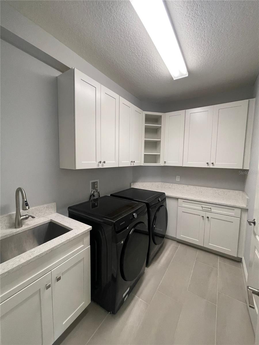 Image 11 of 24 For 6685 Knollwood Street