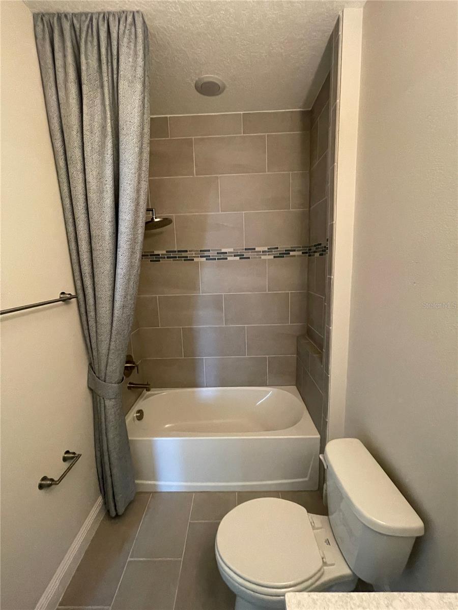 Image 13 of 24 For 6685 Knollwood Street