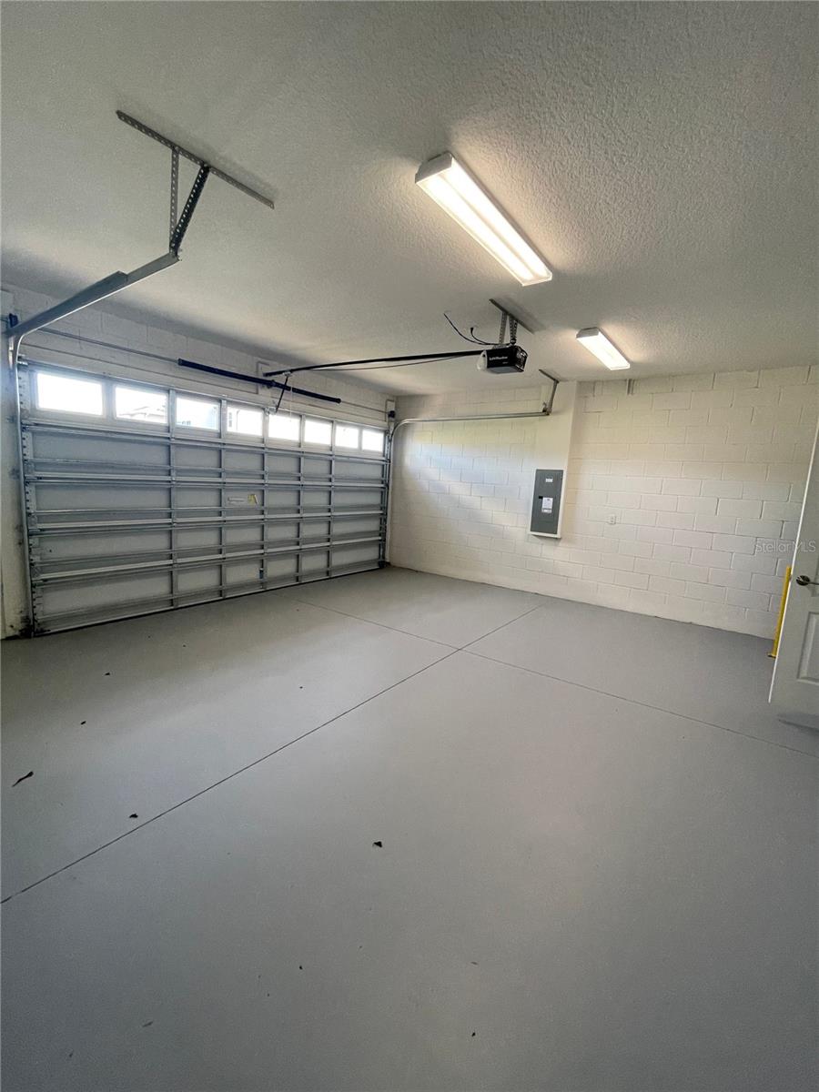 Image 14 of 24 For 6685 Knollwood Street