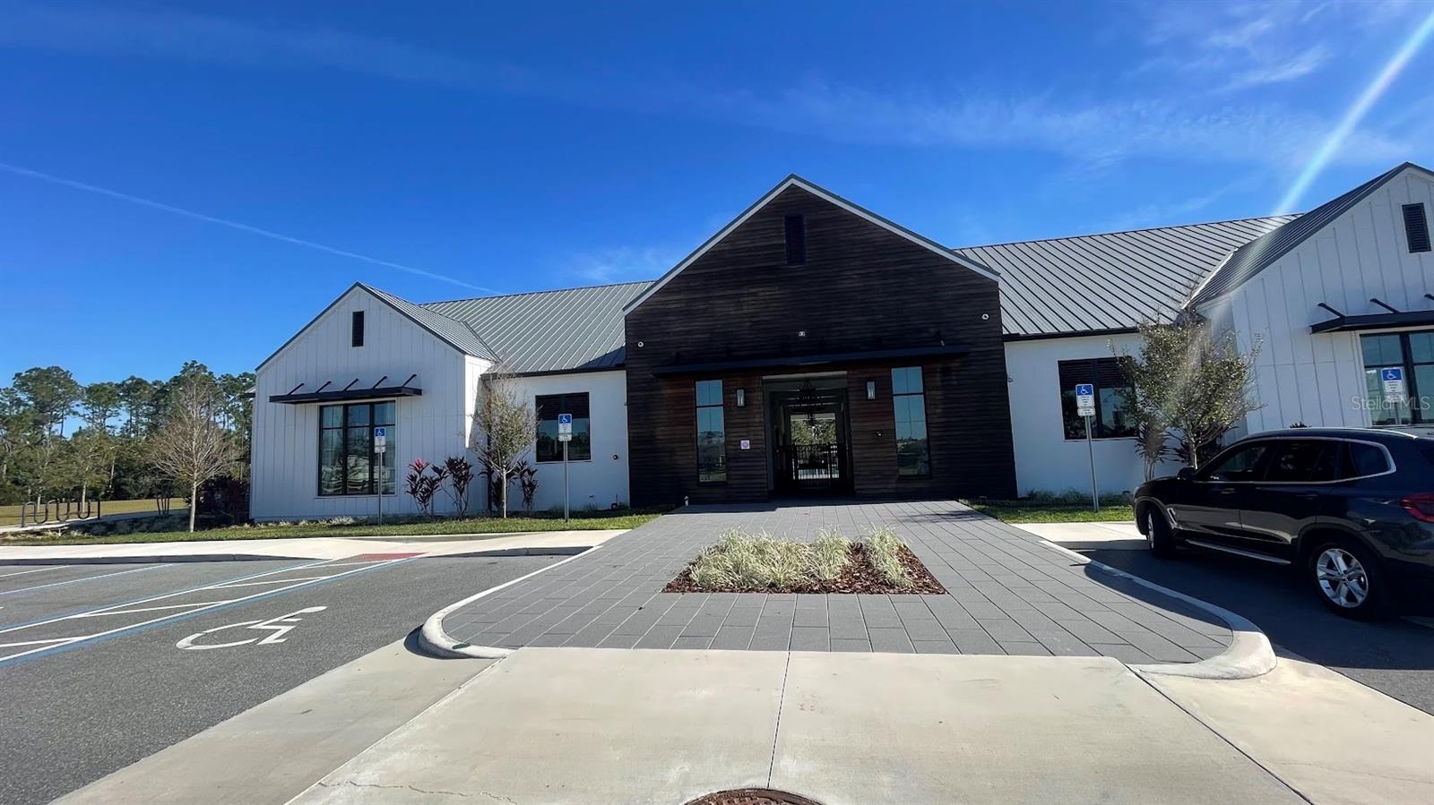 Image 17 of 24 For 6685 Knollwood Street