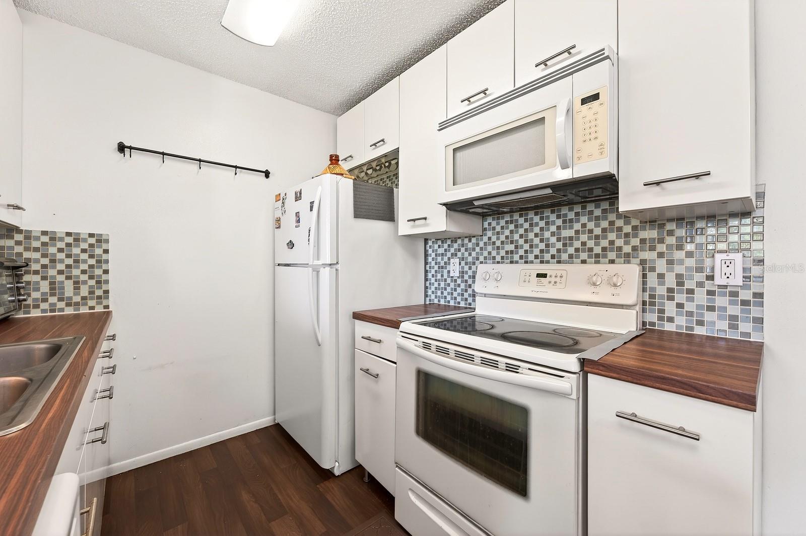 Image 8 of 31 For 2569 Grassy Point Drive 207