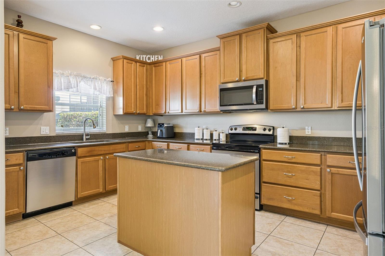 Image 18 of 82 For 2439 Balforn Tower Way