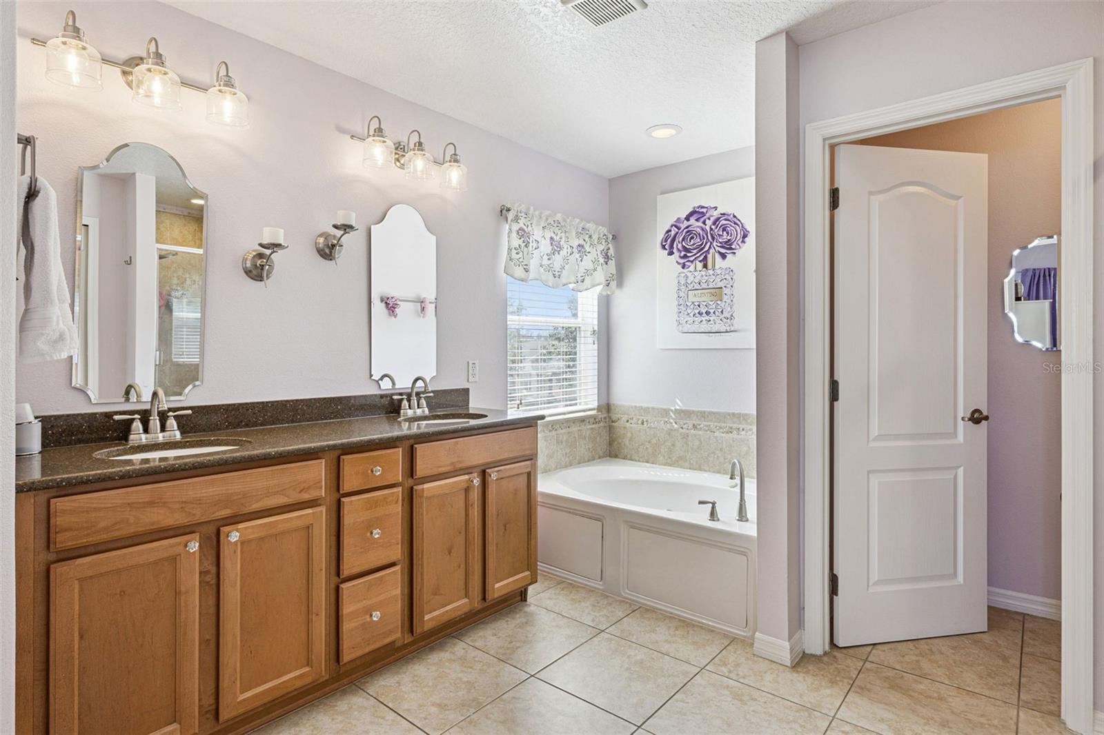 Image 28 of 82 For 2439 Balforn Tower Way