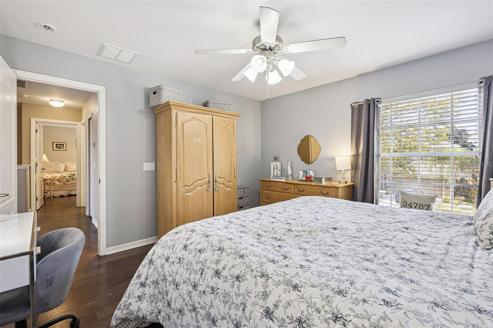 Image 32 of 82 For 2439 Balforn Tower Way