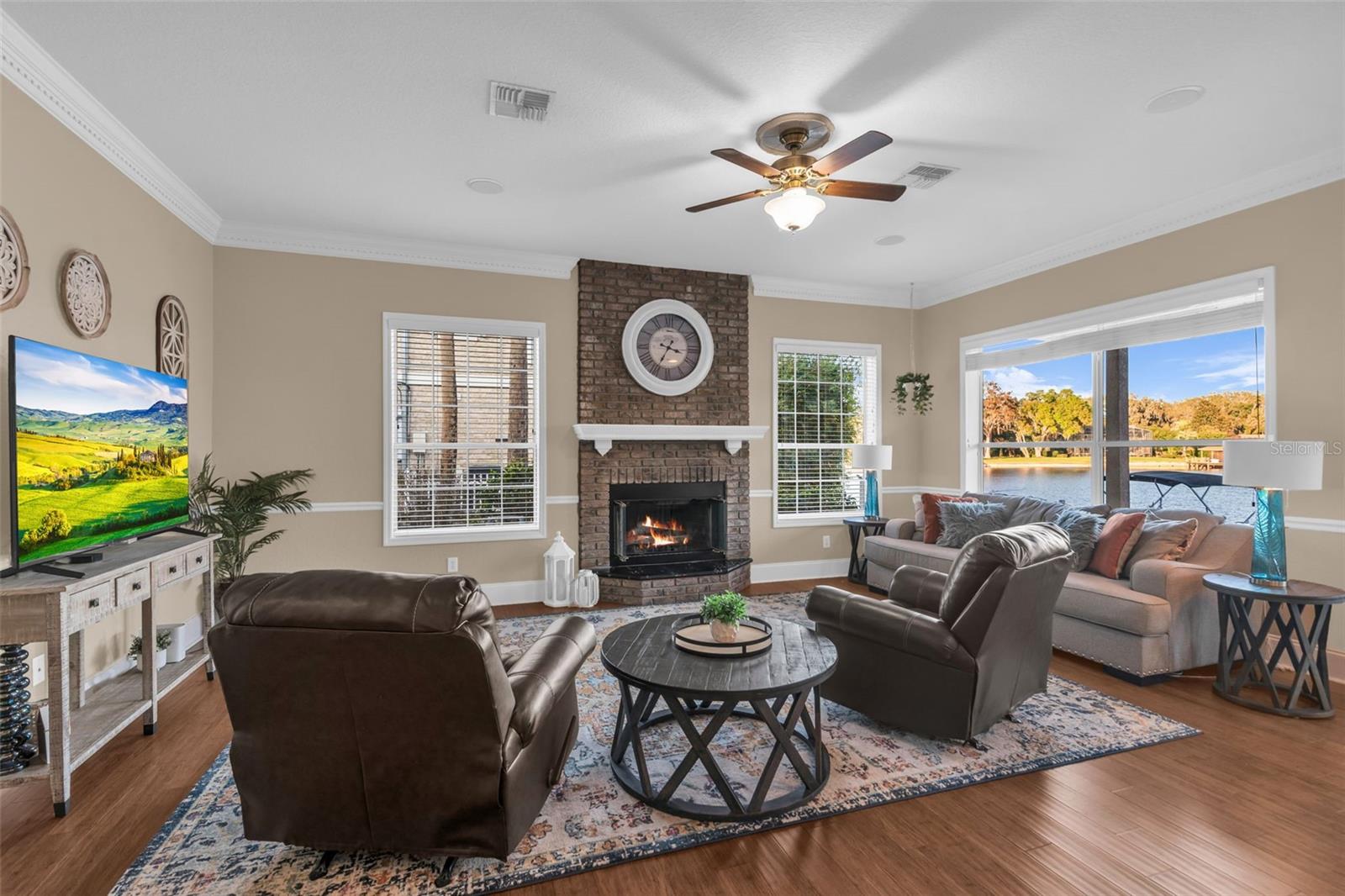 Image 10 of 82 For 1425 Riviera Drive