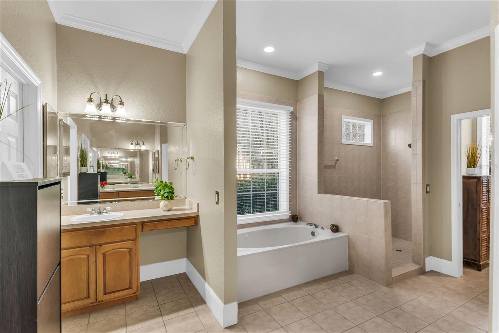 Image 23 of 82 For 1425 Riviera Drive