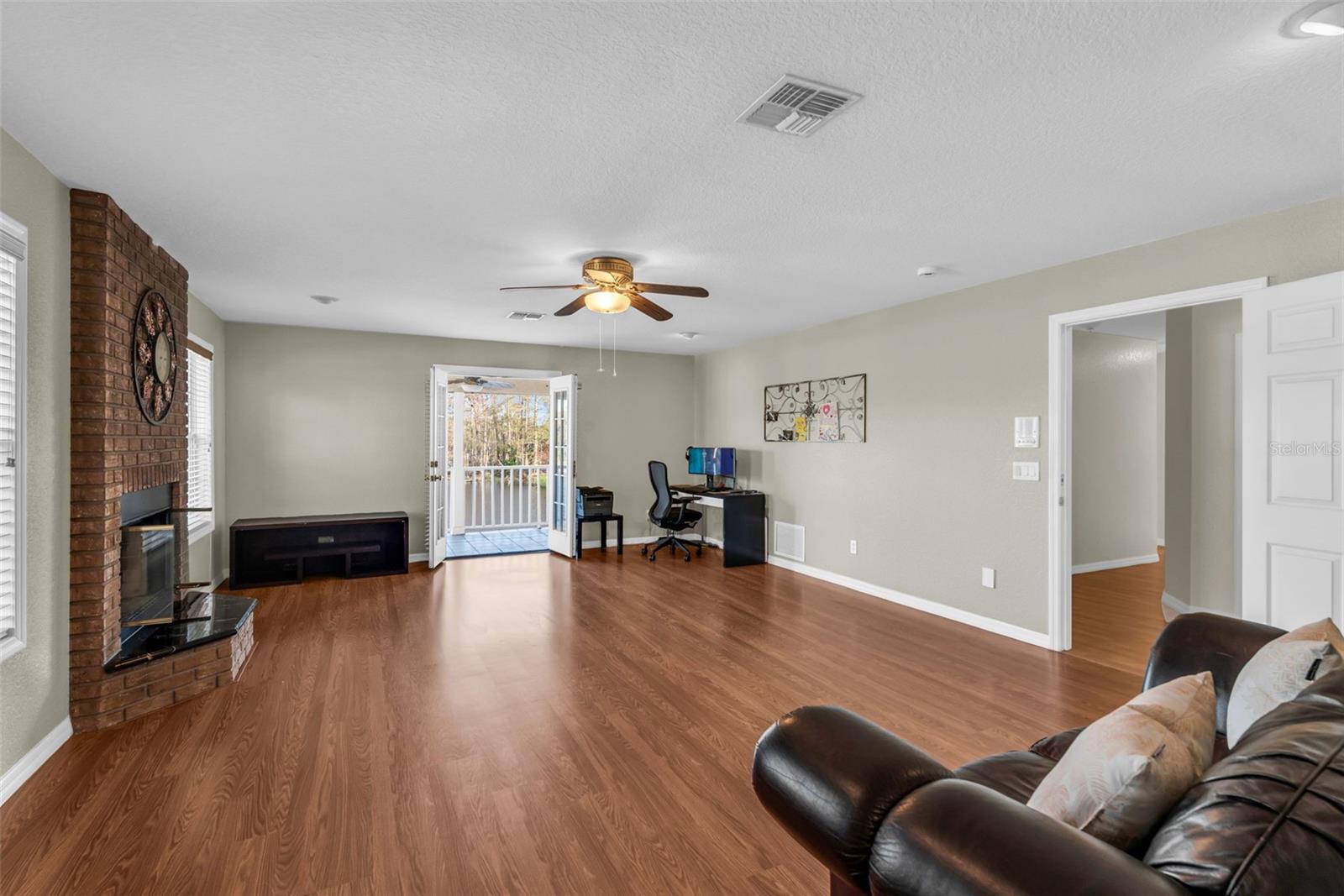 Image 29 of 82 For 1425 Riviera Drive