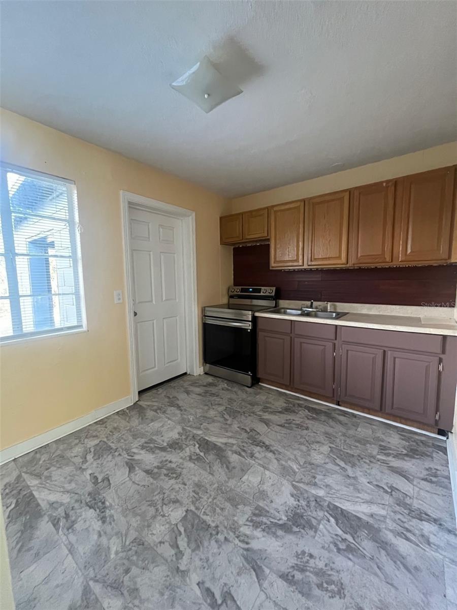 Image 4 of 9 For 5353 Orange Blossom Trail