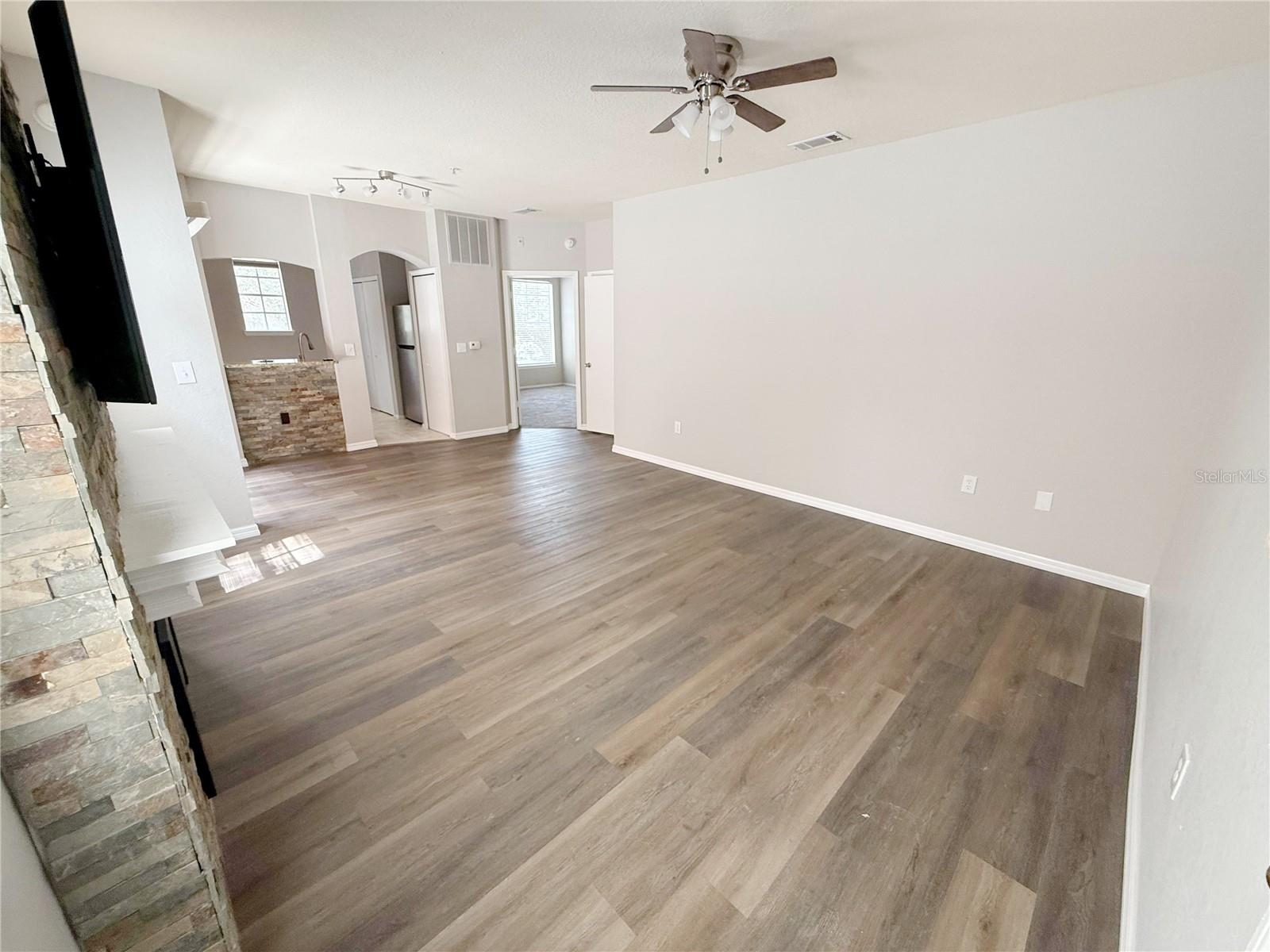 Image 14 of 38 For 107 Vista Verdi Circle 213