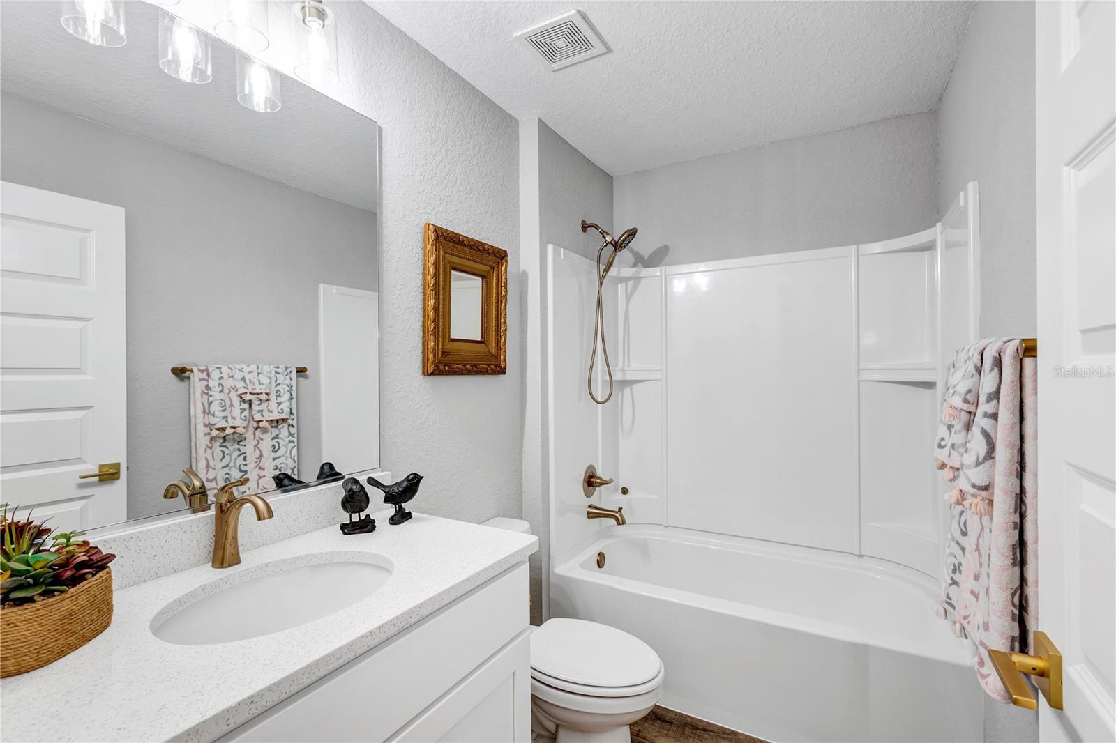 Image 26 of 53 For 411 Eridani Court