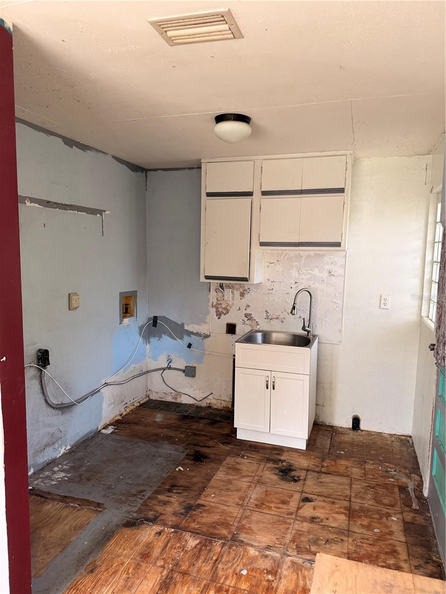 Image 10 of 23 For 1129 Holly Avenue