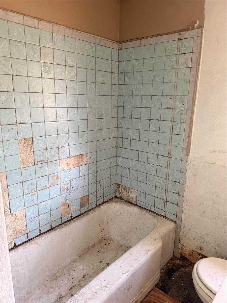 Image 11 of 23 For 1129 Holly Avenue