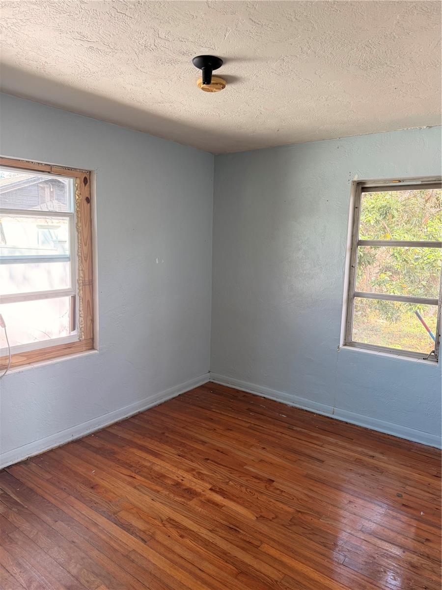 Image 12 of 23 For 1129 Holly Avenue