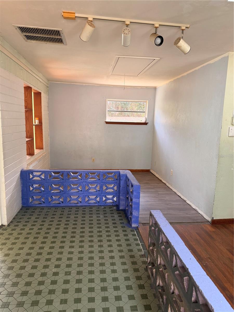 Image 13 of 23 For 1129 Holly Avenue