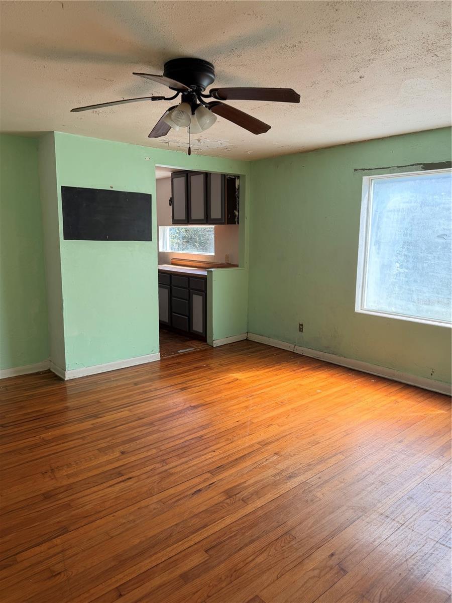 Image 5 of 23 For 1129 Holly Avenue